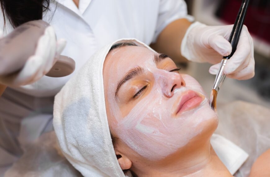 Swedish Model Facial Brush Mask